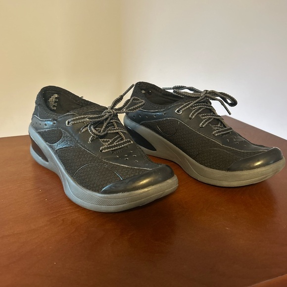 BZees Women's Black Sneakers - Picture 6 of 6